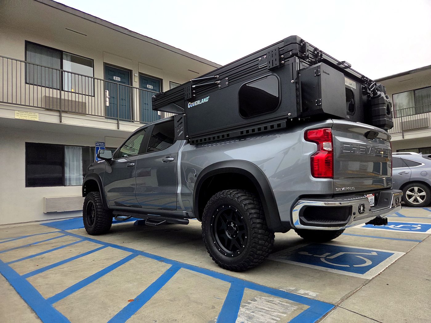 GOAT со сложенной крышей на Chevrolet Silverado
